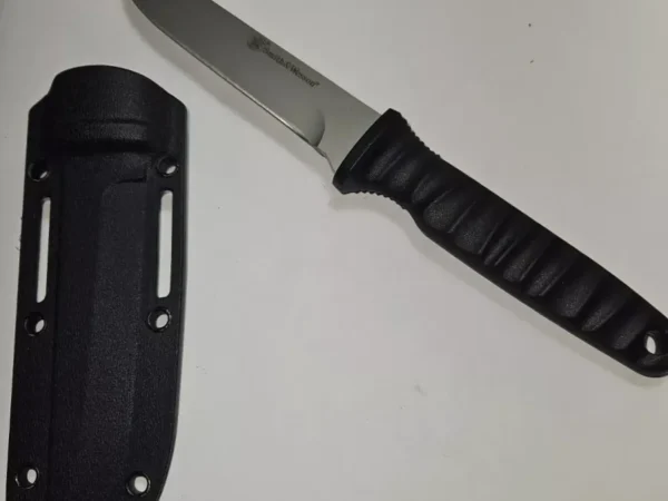 S&W SW933 Neck knife