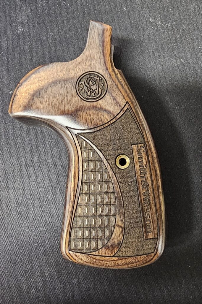 S&W Grip J AH Stippel W Logo