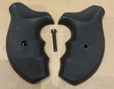 S&W Grip J BLK RND Combat
